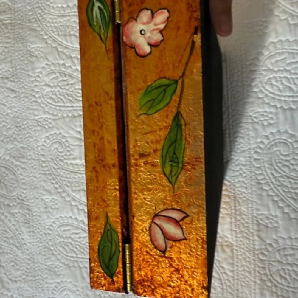 Vintage Lacquer Large 12x8x3 Keepsake Box Lady wit beautiful piece